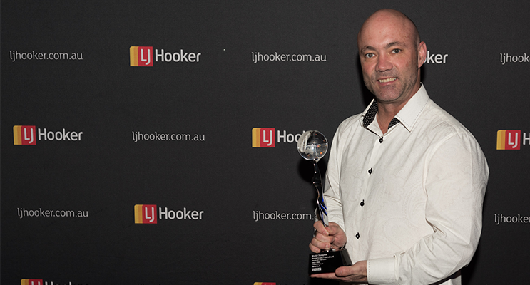 Ben Eick receives his World Champion Home Loans Consultant Award at LJ Hooker’s Annual International Awards. Photo: Bec Dahl 