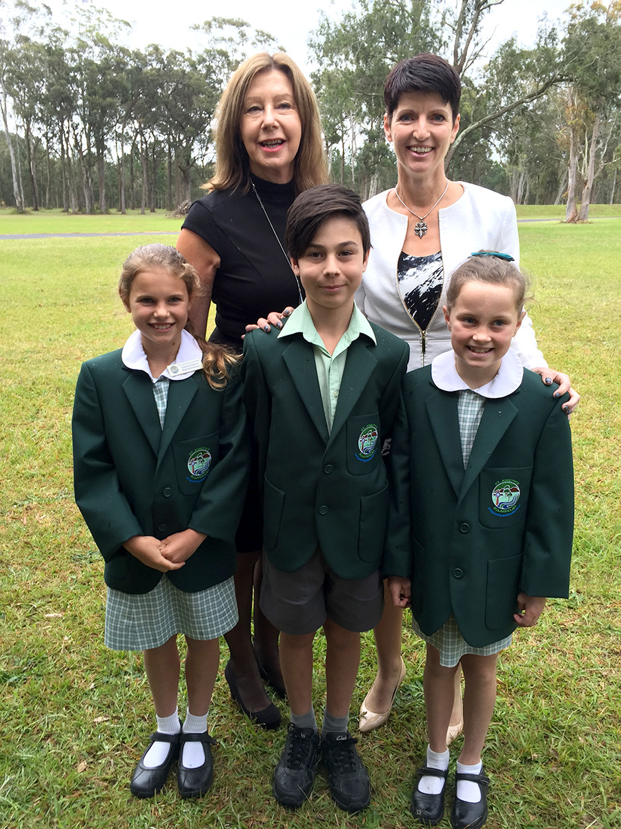 Kate Washington with the Principal and Year 3 students from St.Joseph’s Catholic Primary School, who will be 2020 Year 7 Students at Catherine McAuley College, Medowie.