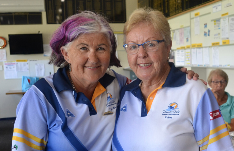 Winner of Novice Consistency Competition Lynda Richards with Runner Up Pam Gilchrist.