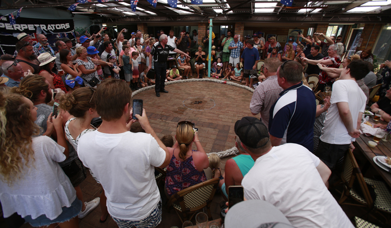 TEA GARDENS HOTEL: Crab Races.