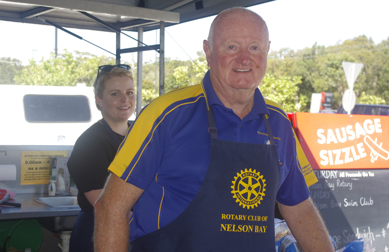 Phillipa Marshall with Phillip Smith at the Bunnings Rotary BBQ. Photo by Marian Sampson.